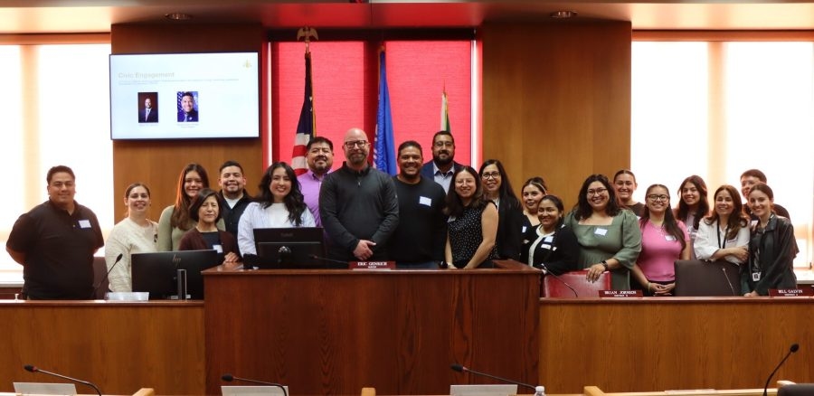 Green Bay's Mayor Genrich joins Latino Professionals for civic engagement event