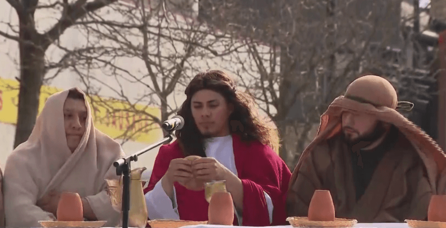 Good Friday in Chicago: Live reenactments and early crowds highlight Holy Week events