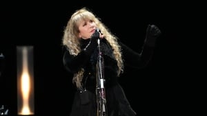 Stevie Nicks postpones concert date in Ohio due to injury