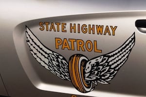 26-year-old man dead after motorcycle hits tree in Warren County