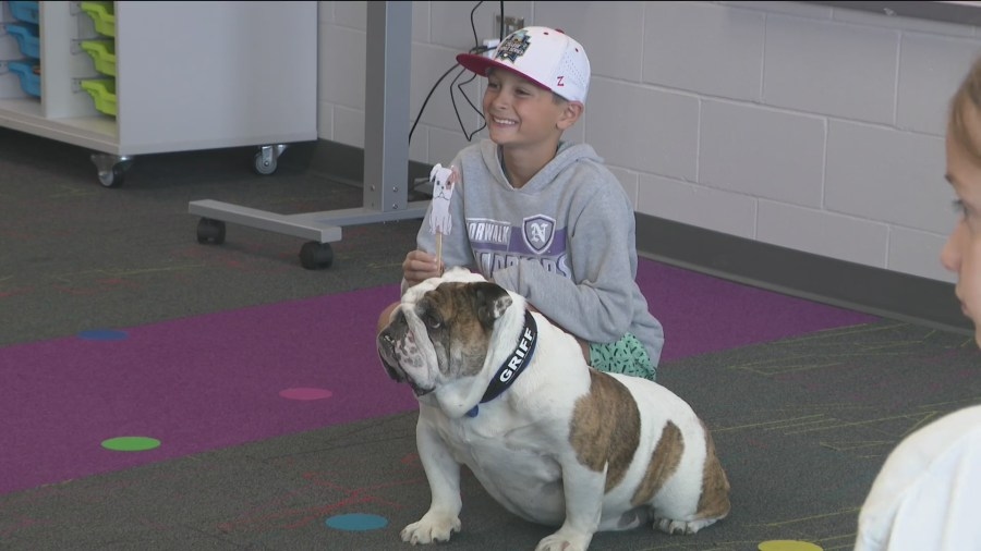 Scholastic Spotlight: Griff visits Norwalk classroom