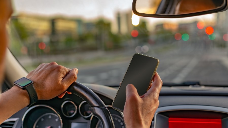 Safe driving advocate bringing awareness to distracted driving