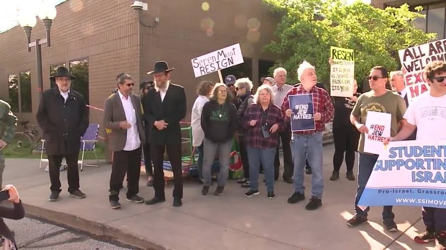 Protesters call for Cleveland Heights mayor to resign as wife is accused of sending antisemitic text messages