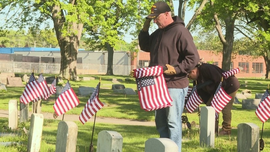 Volunteers place flags at veterans' graves ahead of Memorial Day