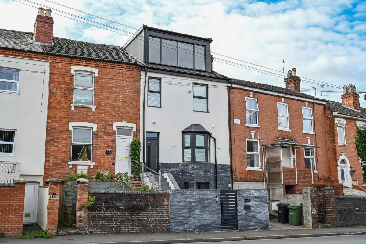 Dormer branded as 'monstrosity' by locals must be demolished