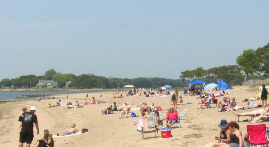Warm weather draws crowds, boosts business across Rhode Island