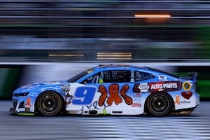 Children's Healthcare of Atlanta patient designs paint scheme for Chase Elliott's winning car
