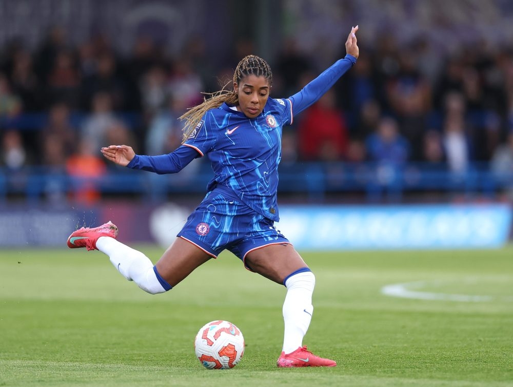 Chelsea defender Lawrence joins OL Lyonnes