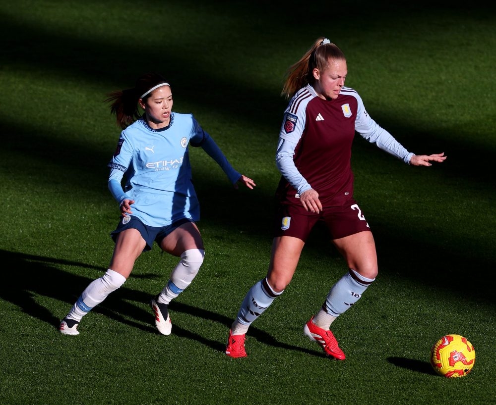 Aston Villa complete permanent signing of midfielder Baijings