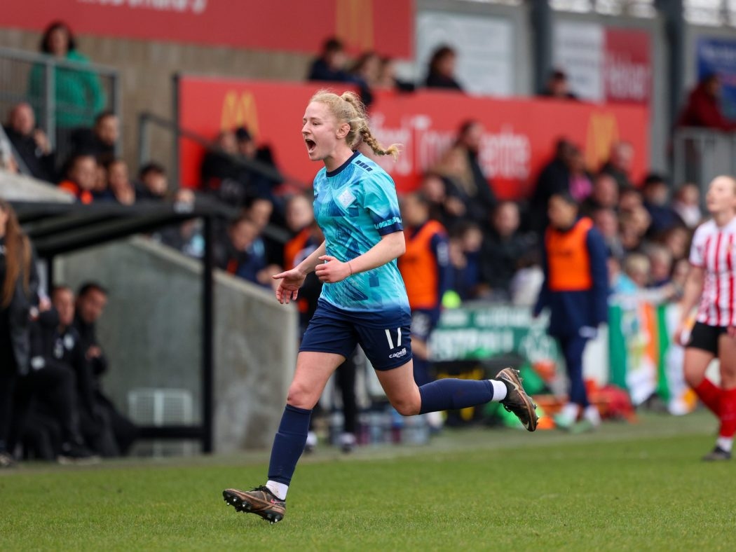 Charlton Athletic sign midfielder Fitzgerald