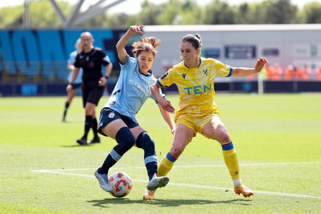 Crystal Palace forward Larisey joins Houston Dash
