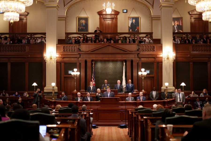 Illinois bill to allow mothers paid breaks to breastfeed passes House