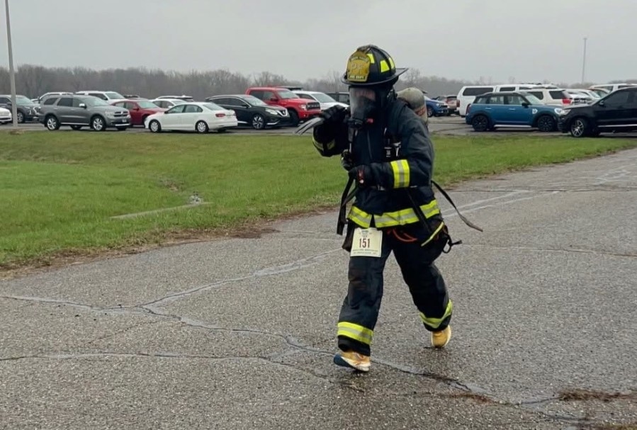 Terre Haute firefighter completes 5K in full gear for a cause