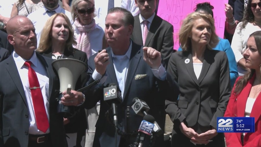 Private attorney bar advocates rally for higher wages in Massachusetts