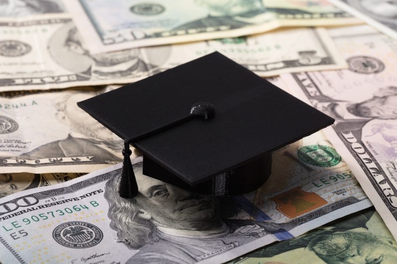 Warren applauds reported state probes of student loan servicer