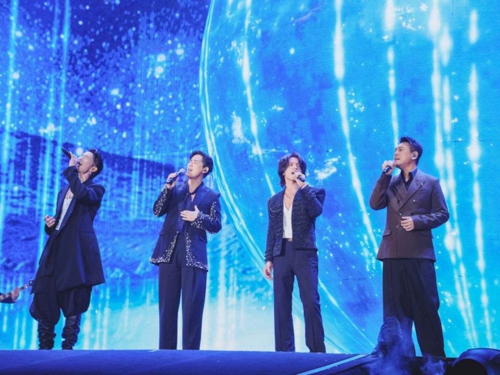 Mayday surprises concert fans with F4 reunion