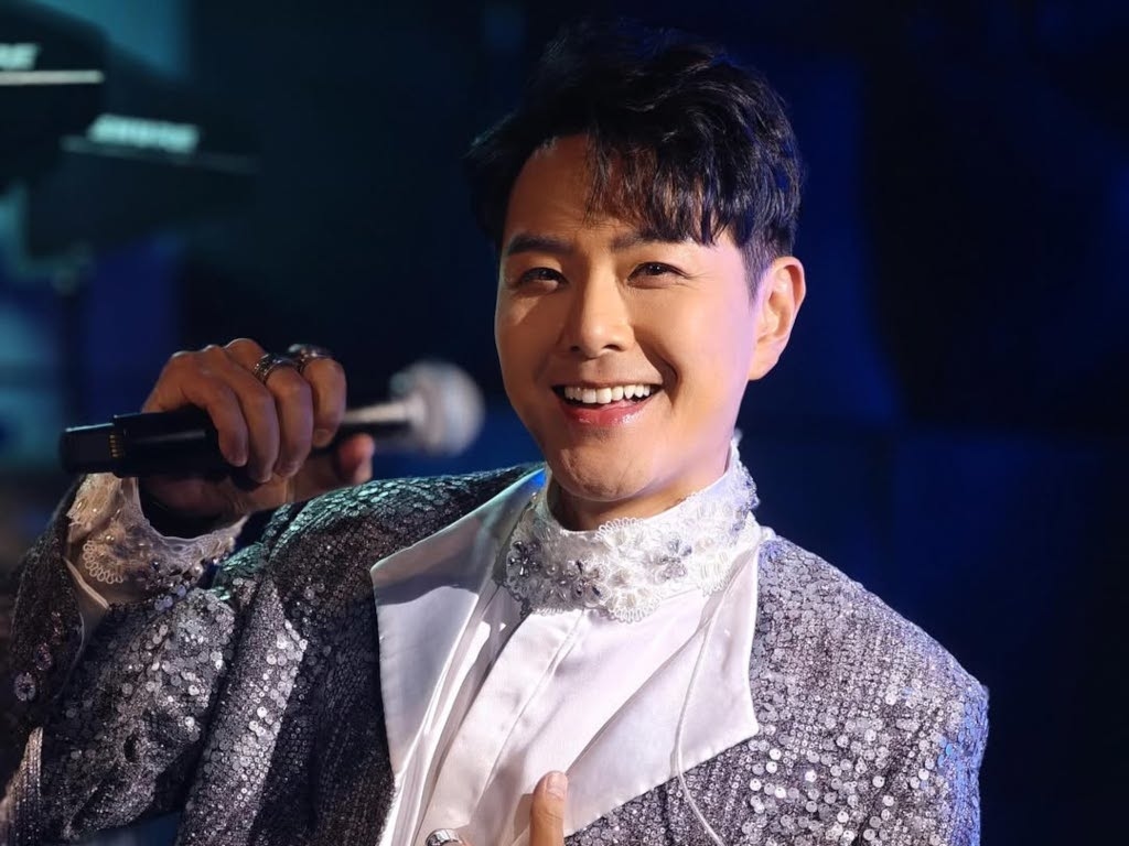 Edwin Siu joins 8TV's "Family Singing Show" as a judge