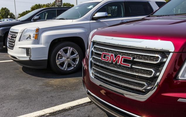 GM Trims Outlook, Halts Buyback Amid Tariffs: Sell the Stock Now?