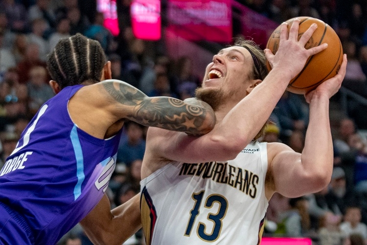 為Victor Wembanyama再找替補 馬刺從巫師換來Kelly Olynyk