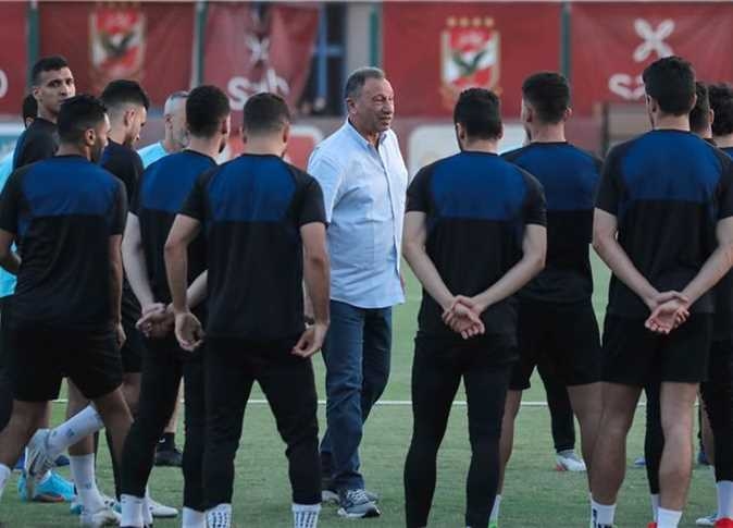 «إدارة الخطيب مش قوية والأيام هتثبت».. عضو مجلس الزمالك يفتح النار على الأهلي