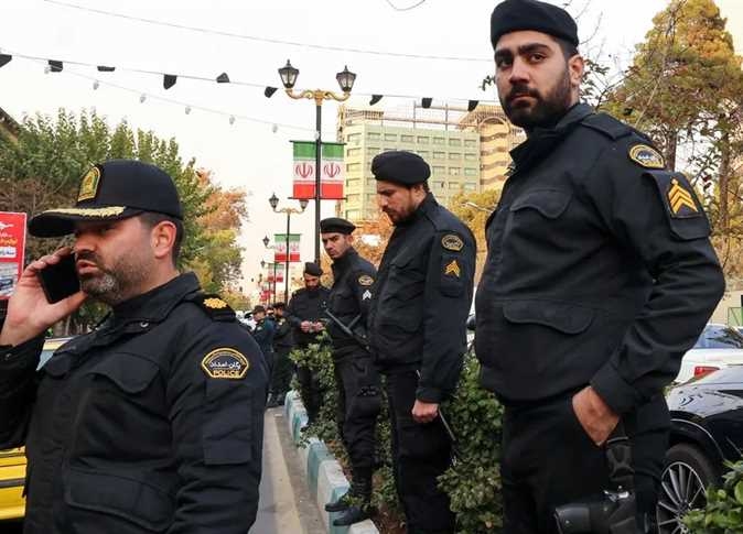 «حرب الجواسيس».. إيران تعتقل 5 أعضاء في شبكة إلكترونية تعمل لصالح «الموساد»