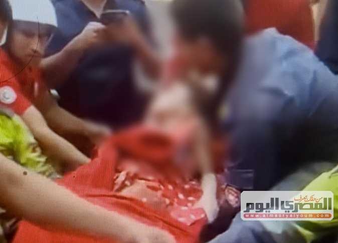 «طلعوا حور.. ولسه حمزة بينادي».. «أحمد» يروي مشهد إنقاذ صغيرة وانتظار البقية تحت أنقاض عقارات حدائق القبة