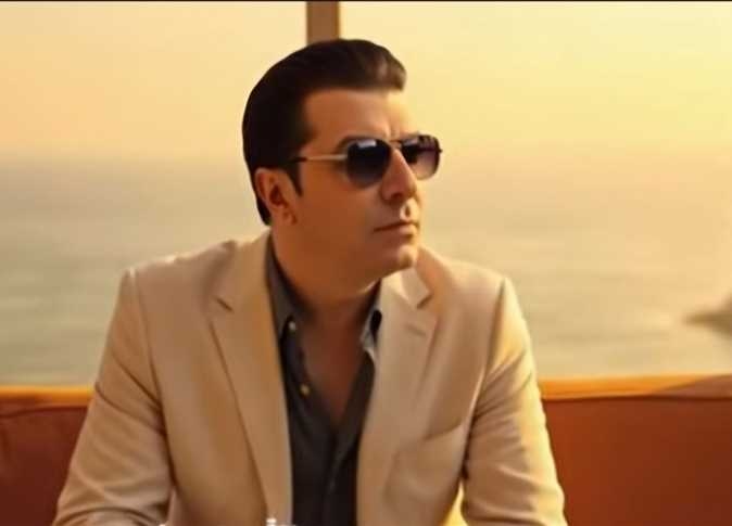 زوجة مصطفى كامل تتعرض لوعكة صحية والفنان يطلب الدعاء لها