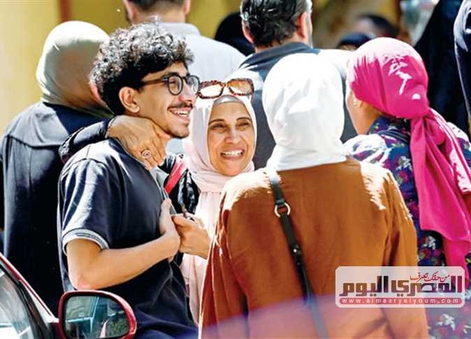 ارتياح بين طلاب الثانوية لسهولة «الرياضيات البحتة»