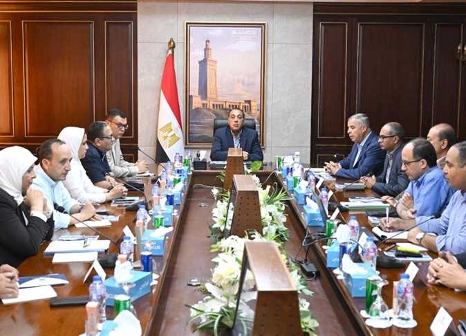 «مدبولي» يبحث الاستعدادات المؤسسية لانضمام الإسكندرية لمنظومة التأمين الصحي الشامل