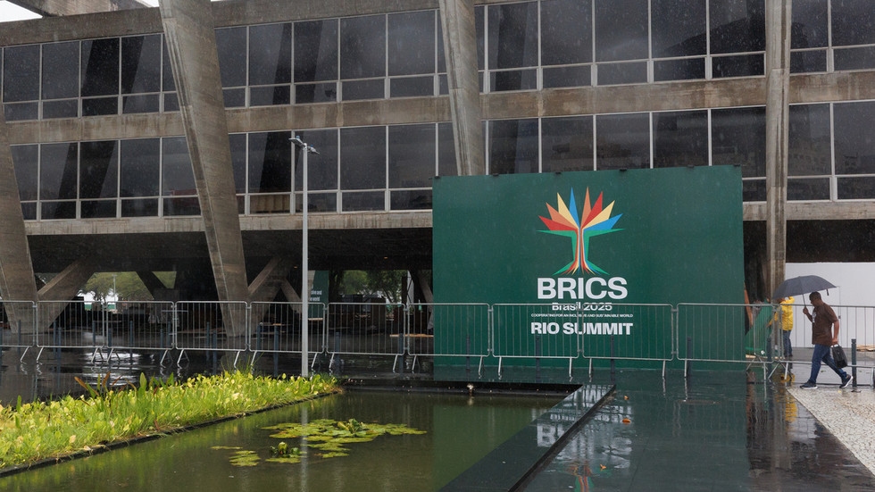 Putin speaks at BRICS summit