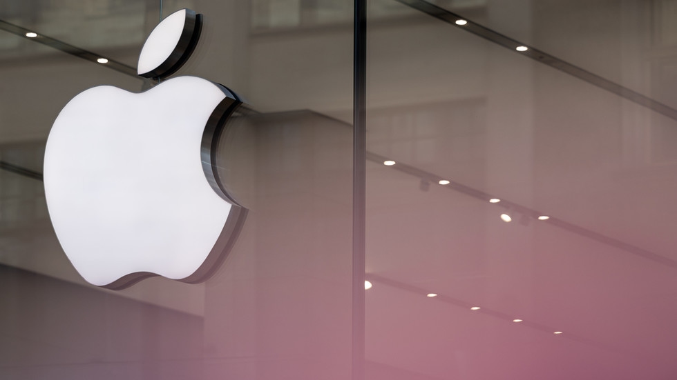 Putin takes action against Apple
