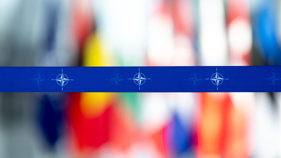 Ex-NATO general questions Trump's Ukraine military aid plan