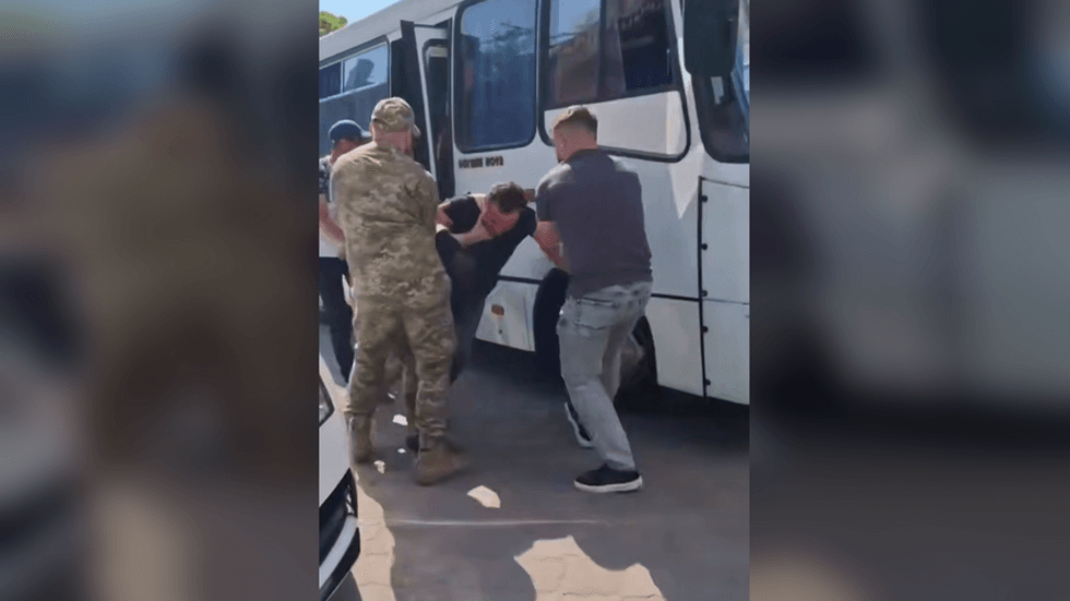 Draft officers brutalizing recruits in Ukraine (VIDEOS)