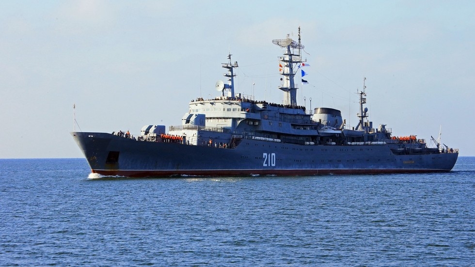 Russian training warship arrives in African state