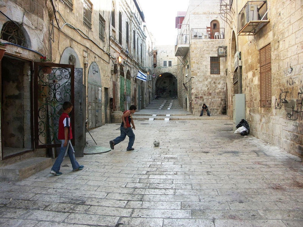 "واينت": عملية طعن بالحي الإسلامي قي القدس