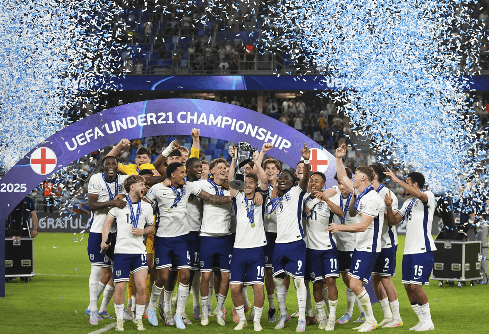 إنجلترا تهزم ألمانيا وتحافظ على لقب كأس أمم أوروبا للشباب