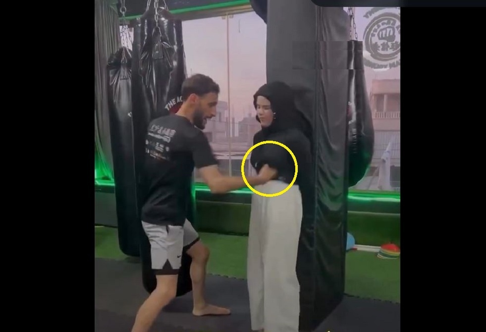 فيديو صادم.. مدرب يوجه لكمات قوية لفتيات في لبنان