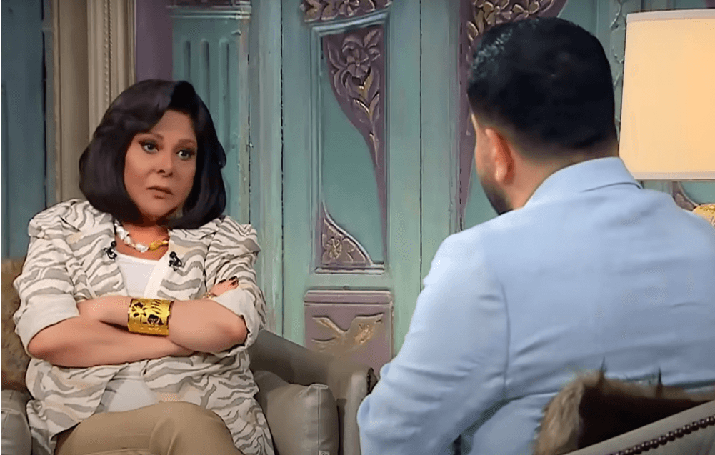 فنان مصري شهير يكشف تفاصيل إصابته بالسرطان ويجهش باكيا في مقابلة تلفزيونية (فيديو)