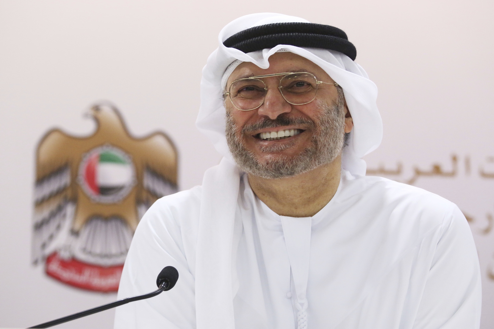 أنور قرقاش يثير تفاعلا بتغريدة عن العالم العربي والشرق الأوسط: لقد حان الوقت