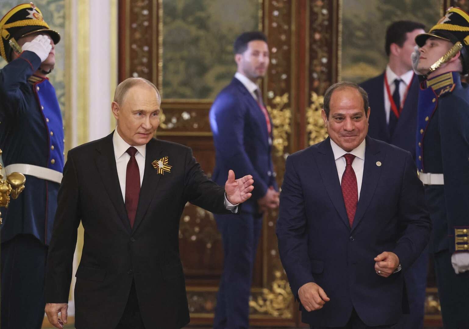 "قرار بوتين يدعم مصر".. خبيرة تعلق على دفع مصر قروضها بالروبل الروسي