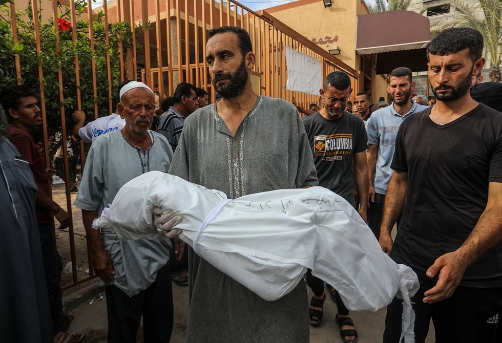 77 قتيلا في غارات إسرائيلية على قطاع غزة وتحذيرات دولية من انهيار صحي وإنساني وشيك (فيديوهات)