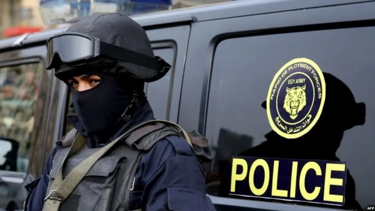 مصر.. استخراج جثة سيدة من المقبرة بعد شهر من دفنها بسبب بث مباشر