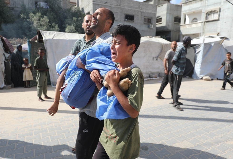 مراسلنا: مقتل 28 مدنيا في غارات جوية مكثفة على قطاع غزة منذ فجر اليوم (صورة +  فيديو)
