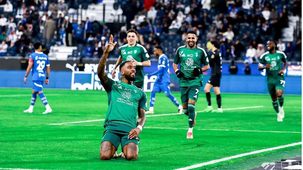 نجم الأهلي السعودي يتعرض لحادثة سطو (صورة)