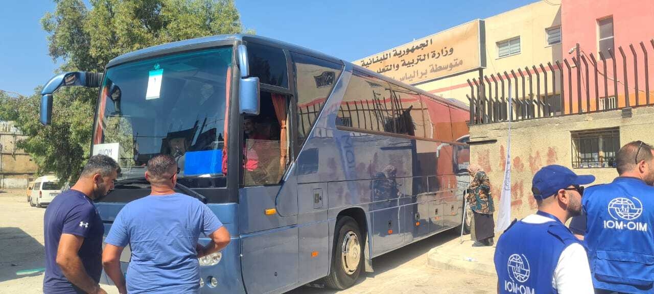 انطلاق المرحلة الأولى من عودة النازحين السوريين من لبنان إلى بلادهم (صور + فيديو)