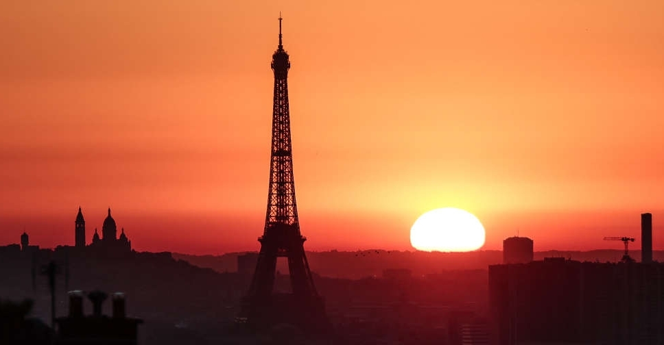 France shuts schools as heatwave grips Europe