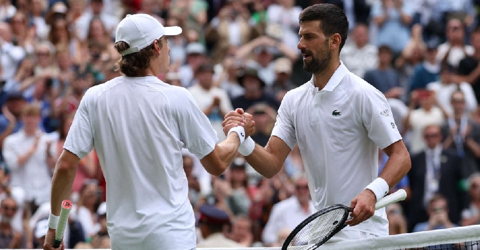 Djokovic grinds past Di Minaur to reach Wimbledon quarter-finals