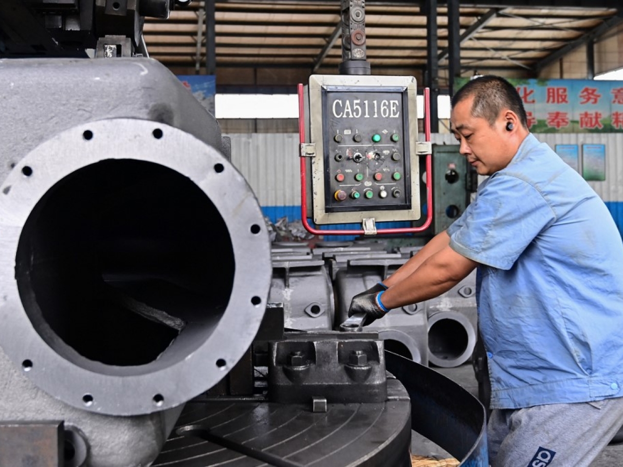 Private survey shows factory activity return to growth