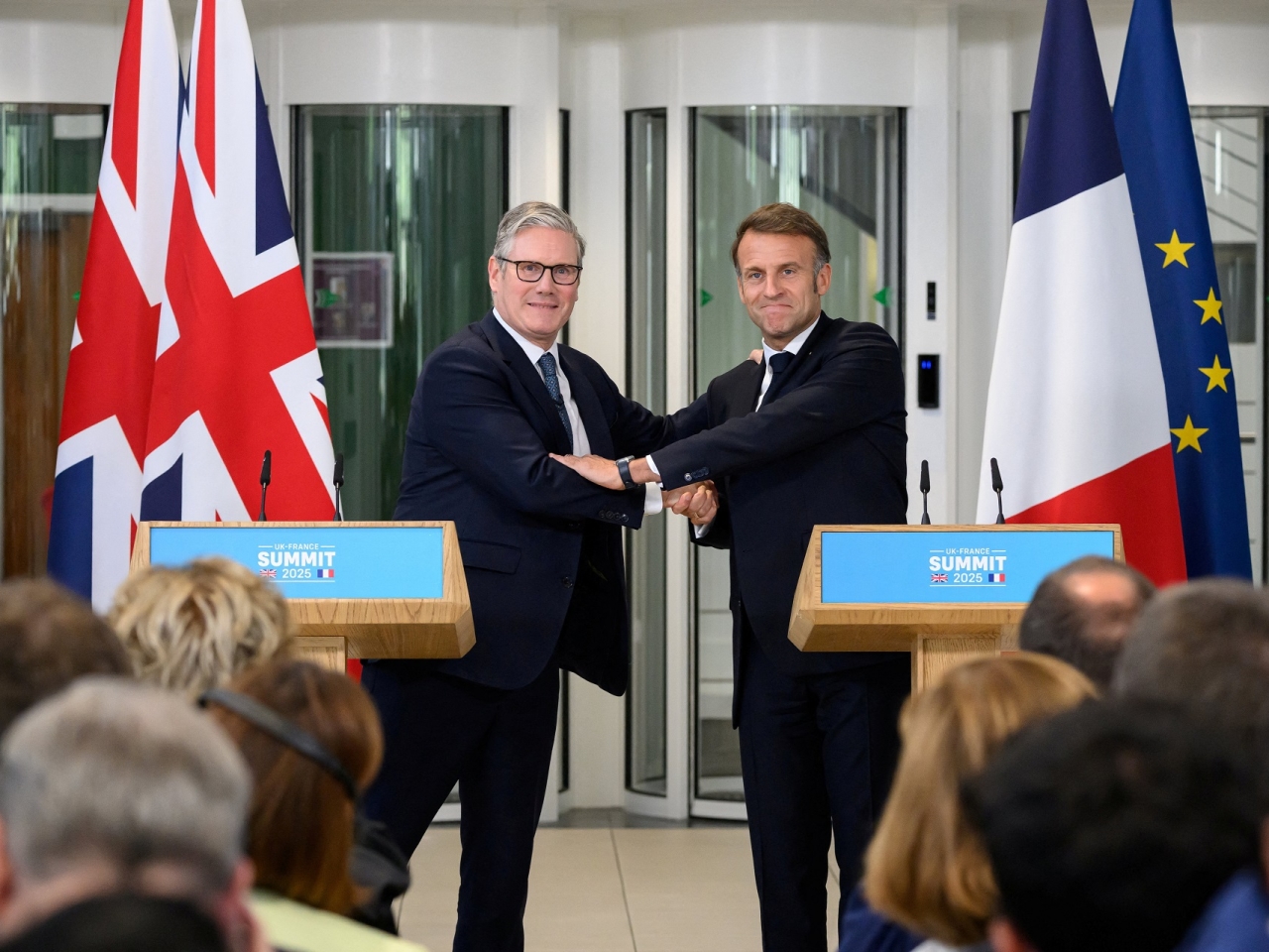 UK, France unveil migrants deal