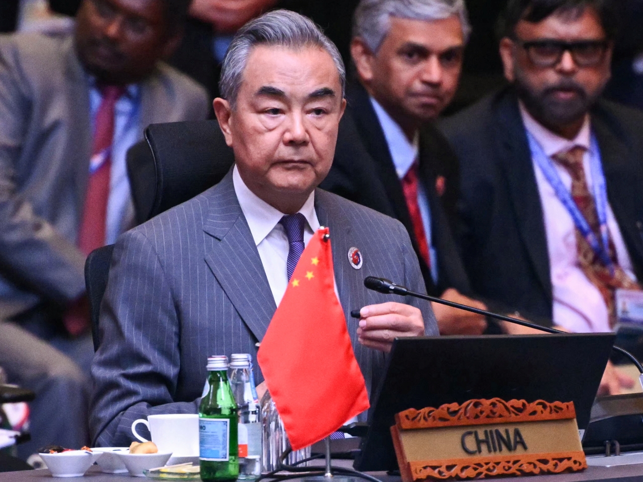 Wang Yi pushes for Thais and Cambodians to de-escalate